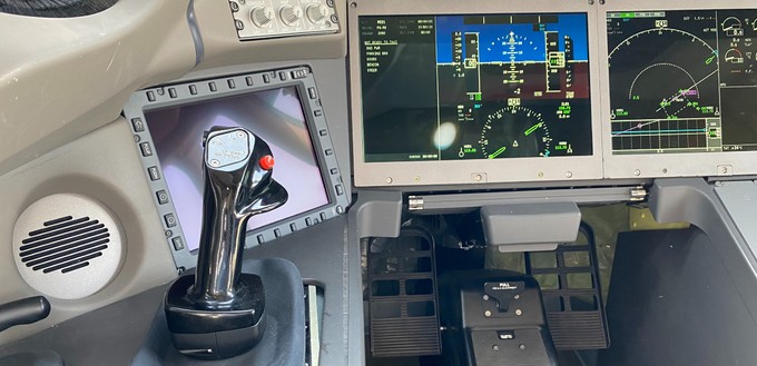 Ein Blick ins Cockpit: Hier finden sich aktive Sidesticks - eine weltweite Premiere für einen kommerziellen Passagierflieger.