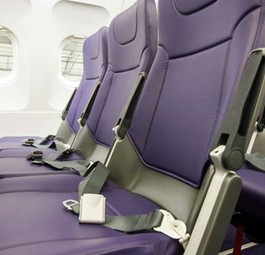 Die neuen Sitze von Monarch Airlines sind dünner und nicht mehr kippbar. So bieten sie mehr Beinfreiheit.