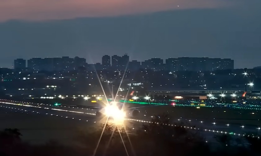 Boeing 777 von Latam: Kurz danach wurde der Start abgebrochen.