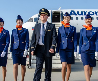 Crew von Aurora Airlines: Bisher hatte die Airline keine russischen Flieger in der Flotte.