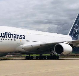 Kurz zuvor schickte Lufthansa mit der D-AIMG (hier zu sehen) und der D-AIMF die ersten zwei A380 auf den Abstellflughafen in Ostspanien.