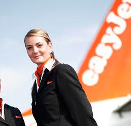 Easyjet-Flugbegleiterinnen: Die Airline will eine neue Lizenz beantragen.