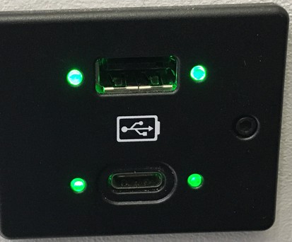 USB-Anschluss: Funktioniert nur, wenn die grünen Lämpchen leuchten. Airbus zeigt das System ...