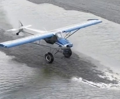 Dieses Flugzeug startet fast ohne Anlauf