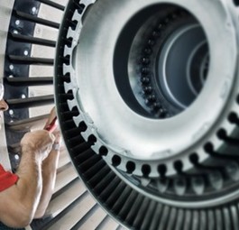 Arbeiter bei SR Technics: Wie viele Stellen gehen verloren?