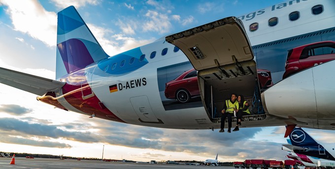 Bed in the Jet: Schlafen im Frachtraum bei Eurowings in Hamburg.