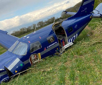 Die Piper M von Zero Avia: Der Flieger absolvierte eine Bruchlandung auf einem Feld.