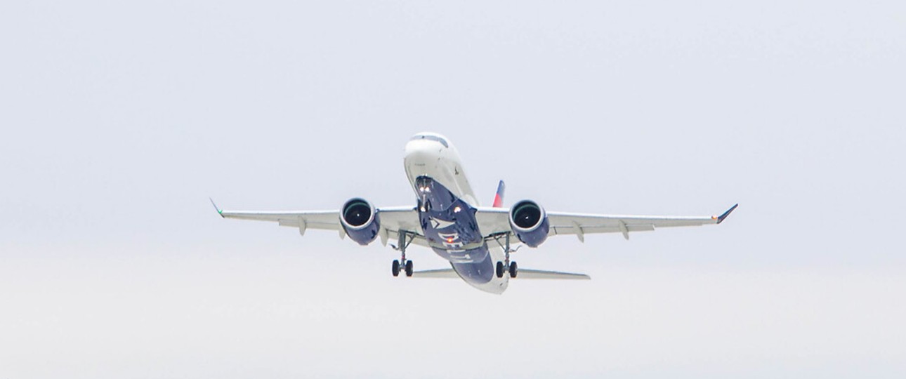 Airbus A220 von Delta Air Lines: Fluggesellschaften müssen die Löschsysteme in den Jets überprüfen. 