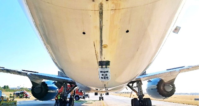 Unterseite der Boeing 787 von Vietnam Airlines: Warum bremste die Crew?