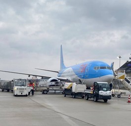 Eine Boeing 737 von Tuifly: Aufgrund des Streiks startet die Maschine ab Braunschweig statt Hannover.