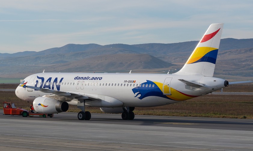 dan air airbus a320 rollen piste 1