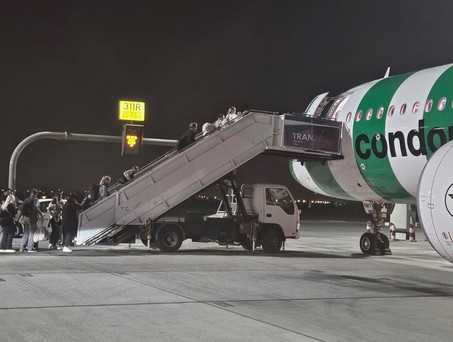 Ein Airbus A321 Neo am 6. März in Muscat: Condor für im Auftrag der Bundesregierung Rückholflüge durch.