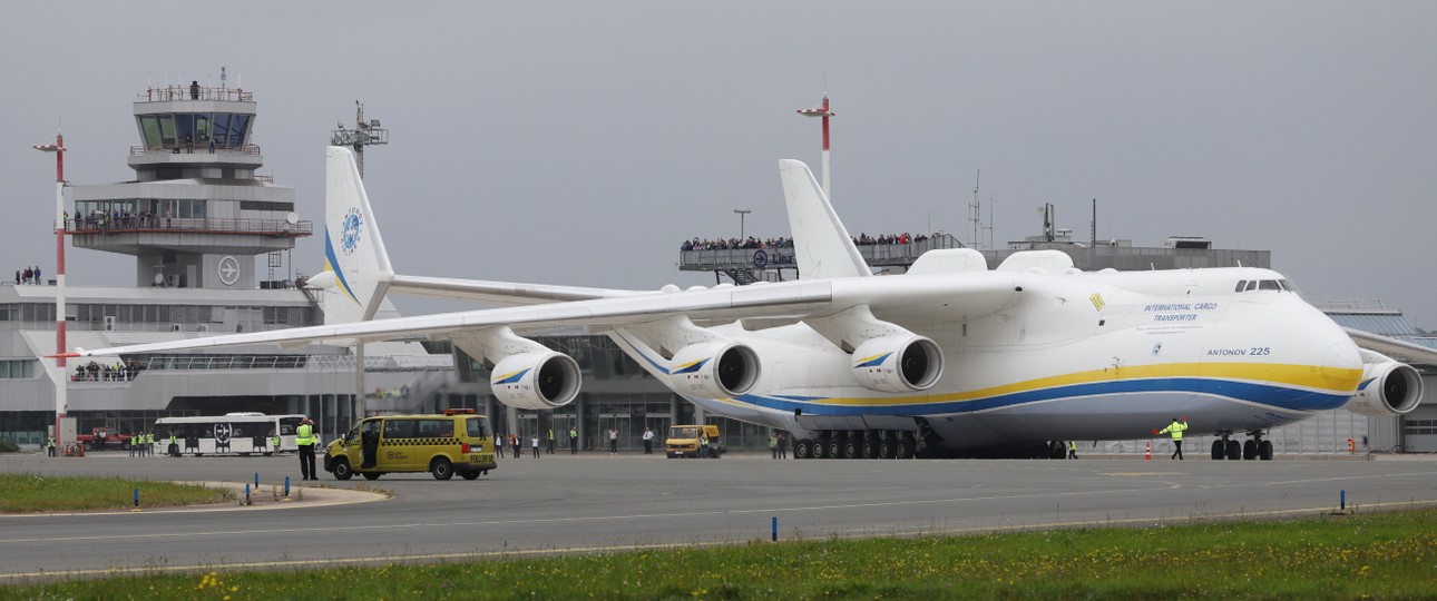 Die Antonov An-225 am Flughafen Linz: Kam aus Istanbul.