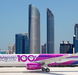 Wizz-Air-Jet und die Skyline von Abu Dhabi: Soll man ab 2020 zusammen sehen.