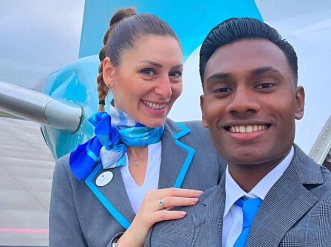 Die bisherigen Uniformen der Kabinencrews von Air Dolomiti.