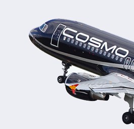 Airbus A320 in den Farben von Cosmo: Erstmals eigene Flugzeuge.