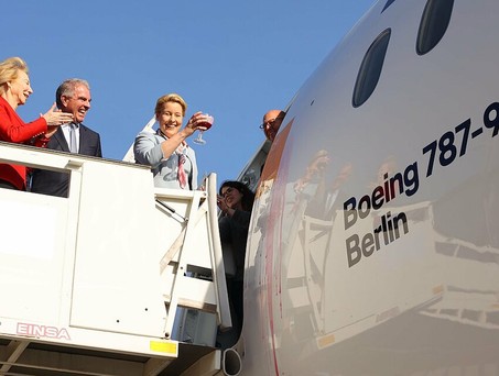 Boeing 787 «Berlin» bei der Taufe: Früher stand der Name auf eine Airbus A380. 