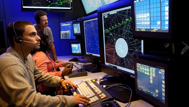 In den Testräumen der FAA probiert man sich an der neuen Technik.