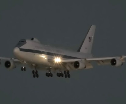 Das Doomsday Plane bei der Landung in Los Angeles. Rarer Vogel.