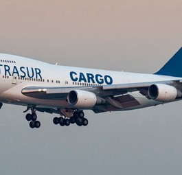 Die neue Airline fliegt mit einem alten Flugzeug.