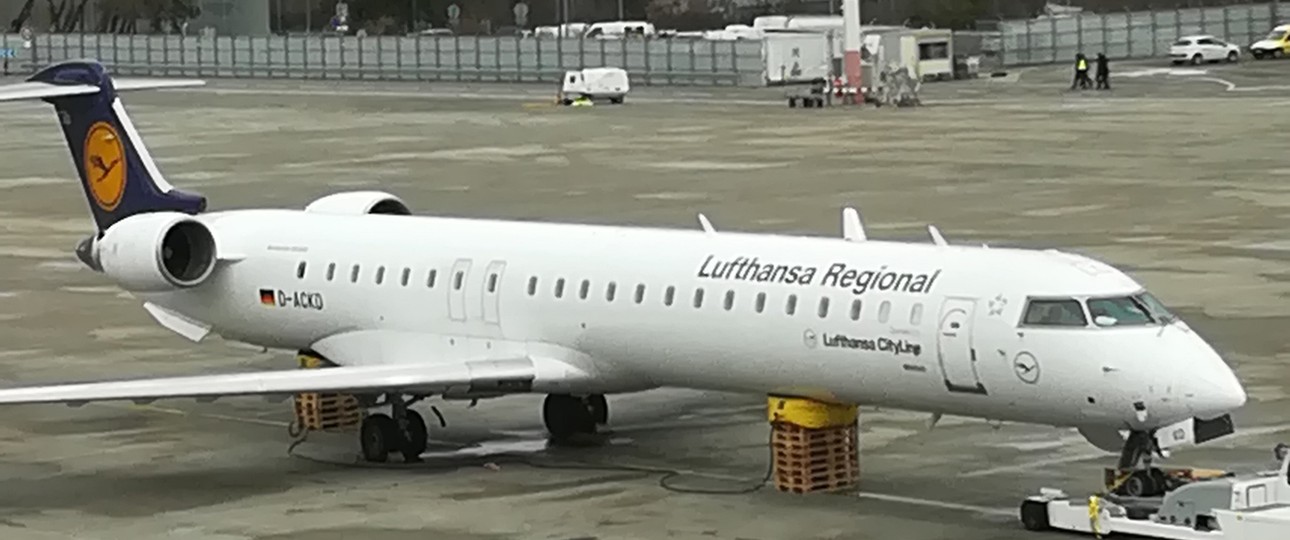 Aufgebockt: Die Bombardier CRJ 900 von Lufthansa Cityline.