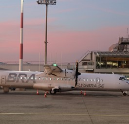 ATR-72 von Braathens am Flughafen Linz: Die Airline führt für Austrian Airlines die Flüge nach Grankfurt durch.
