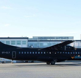 Eine ATR-72 von Air Alsie Express am Flughafen Sønderborg: ab 2027 soll sich die Passagierzahl am Flughafen verdreifachen.