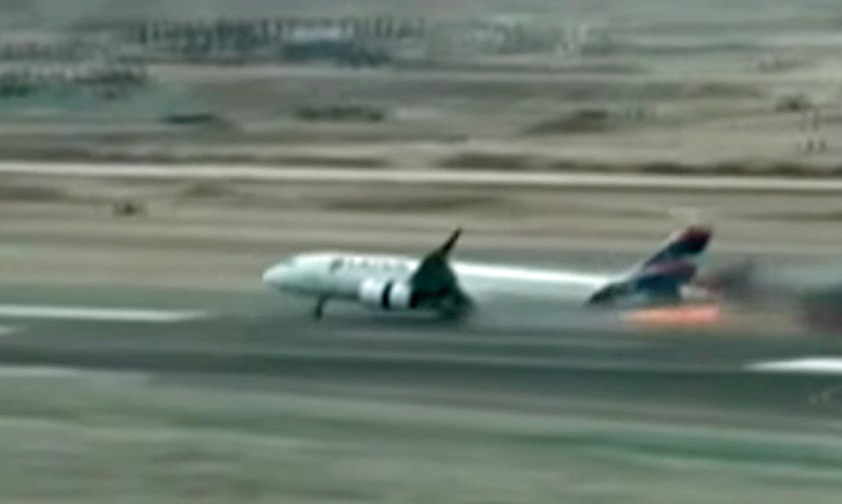 Airbus A320 Neo von Latam stößt auf Piste mit Fahrzeug zusammen