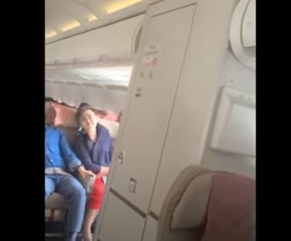 Passagiere und Crew zogen Mann wieder an Bord
