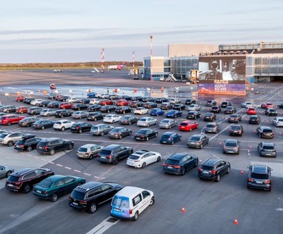 Flughafen wird vorübergehend zum Autokino