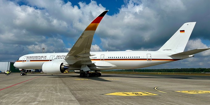 Deutschland sandte gleich zwei Exemplare an den Regionalairport.