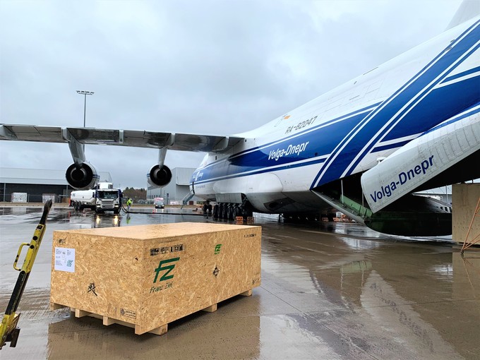 20 solcher Kisten wurden von der Antonov transportiert.