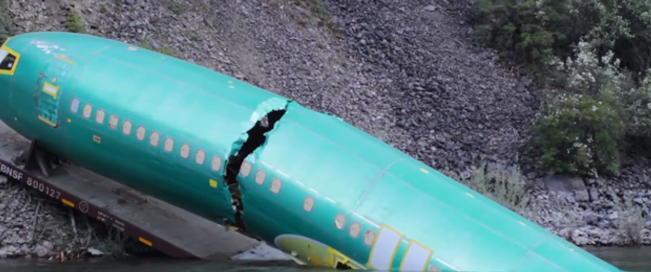 Zerbrochener 737-Rumpf: Kaum noch zu reparieren.