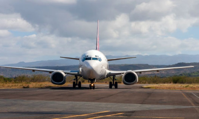 Flughafen Monrovia: Liberia soll ab Sommer wieder eine eigene, nationale Fluggesellschaft mit zwei Flugzeugen kriegen.