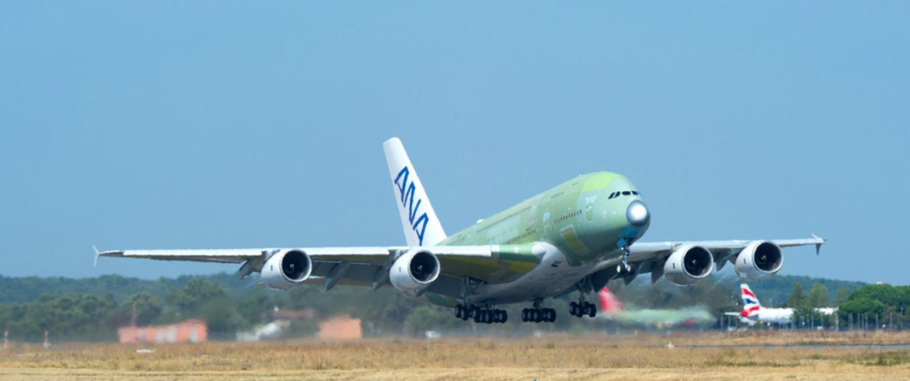 Der erste Airbus A380 von ANA: Flug von Toulouse nach Hamburg Finkenwerder.