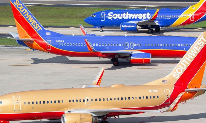 Southwest-Bemalungen: Ganz hinten die aktuelle, davor die alte namens Canyon Blue und vorne Desert Gold: Hier noch auf älteren Modellen zu sehen, bald auch auf Boeing 737 Max.