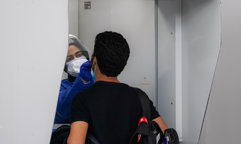 Der Flughafen Istanbul hat ein eignes Testzentrum eingerichtet, damit sich Passagiere vor dem Abflug testen lassen können.