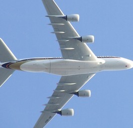 A380 von Singapore: Mit drei von vier Triebwerken gelandet.