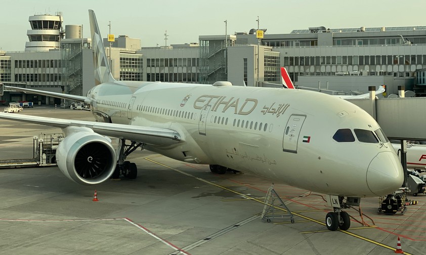 Die Boeing 787-9 vor dem Start in Düsseldorf: Etihad Airways bedient die Route ...