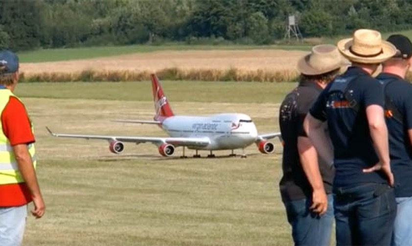Dieser deutsche Modellflieger hat den Größten