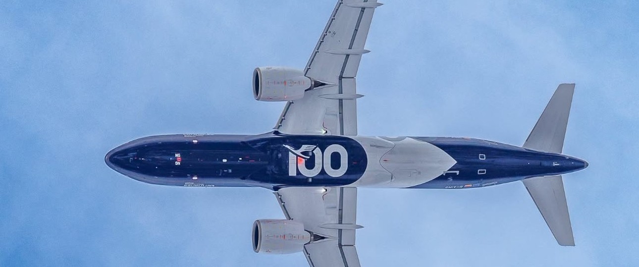 Airbus A320 Neo von Lufthansa mit Jubiläumslackierung: der Konzern sucht den Frieden mit den Gewerkschaften.