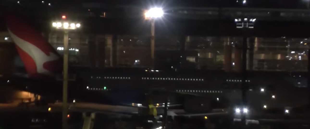 Der Airbus A380 in São Paulo, hier zu sehen in einem Livestream (Video s.u.): Ging ein Musiker an Bord?