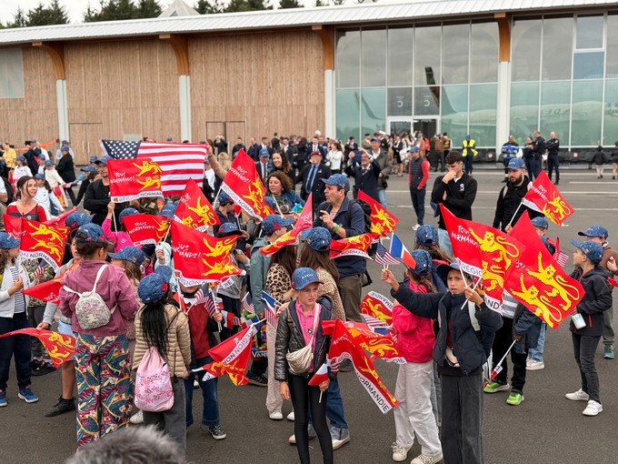 Zur Begrüssung standen auch Schulkinder aus der Normandie bereit. 