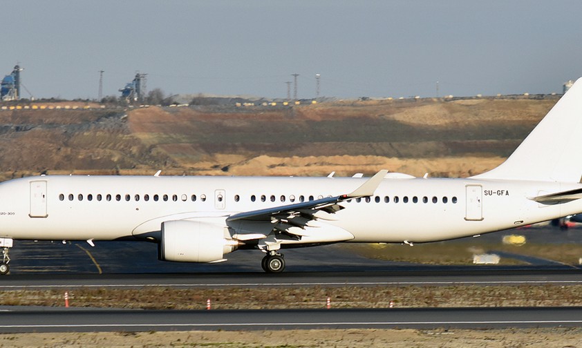 Airbus A220 von Egypt Air in neutraler Lackierung: Für Air Sinai unterwegs.