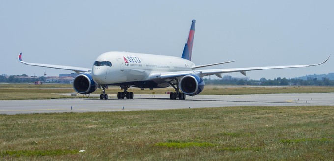 Wer mit Deltas Flugnummer 1 unterwegs ist, landet ebenfalls am größten Londoner Airport. Der Flug kommt aus New York JFK.