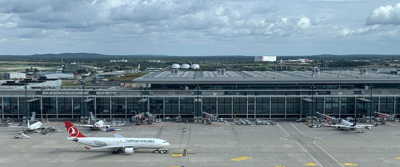 Blick aus dem Tower des BER: Maximal 2,5 Stunden am Stück.