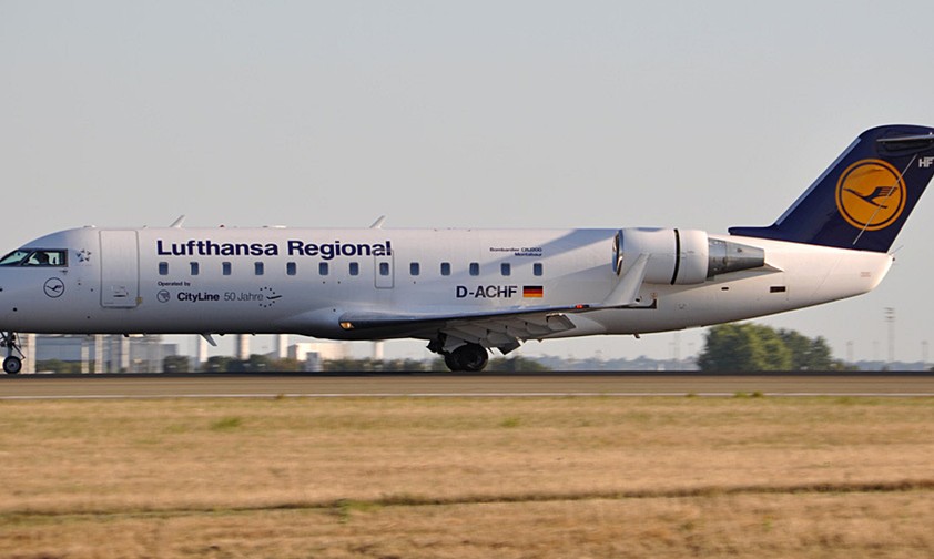 D-ACHF von Lufthansa Regional, operated by Cityline: Hier im Jahr 2009, ...