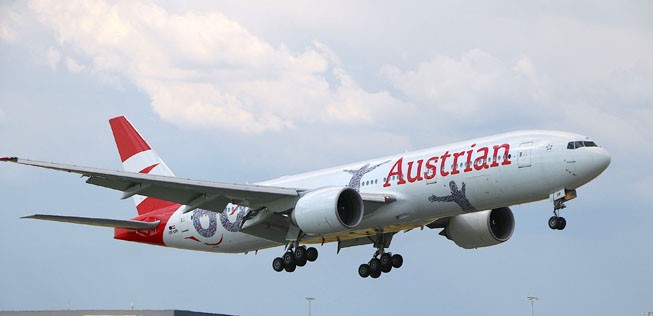Am 8. Mai landete sie erstmals in Wien. Sie trägt als erster Flieger die neue Bemalung von Austrian Airlines.