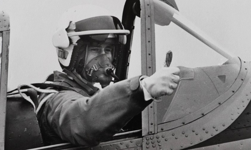 Hätten Sie ihn erkannt? King Charles III als junger Prinz ud Kampfpilot in den Siebzigern