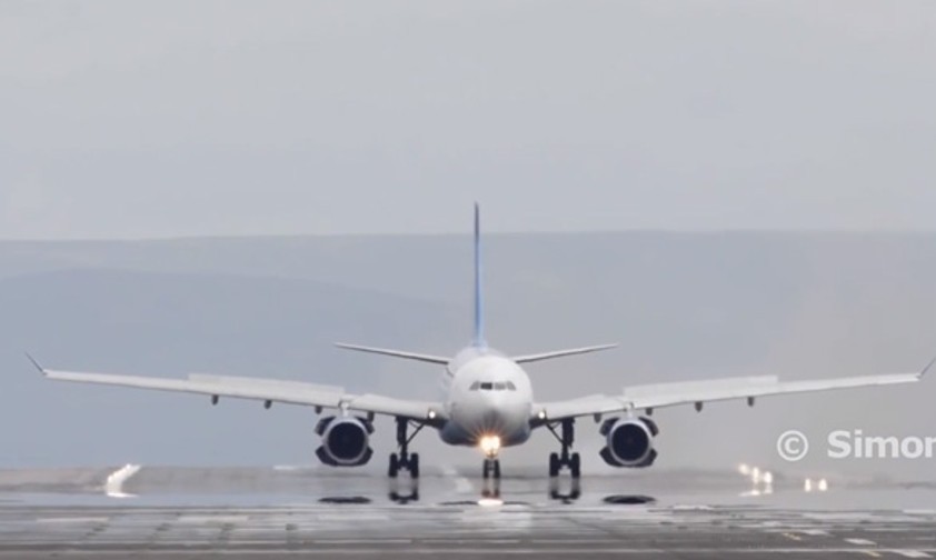 Der Jet musste mit voller Kraft bremsen.